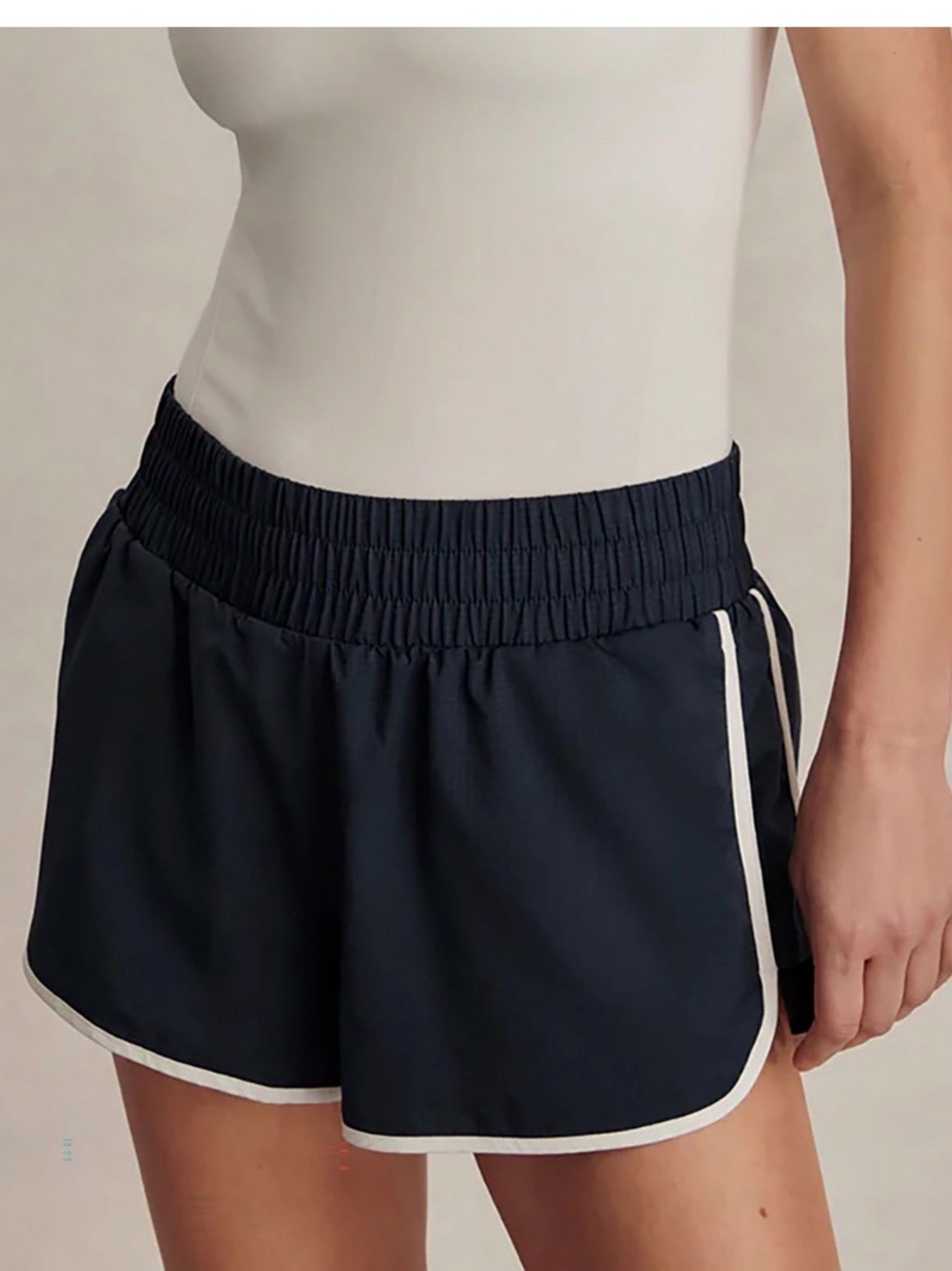 Varley Women's Arlington 2" Short NWT